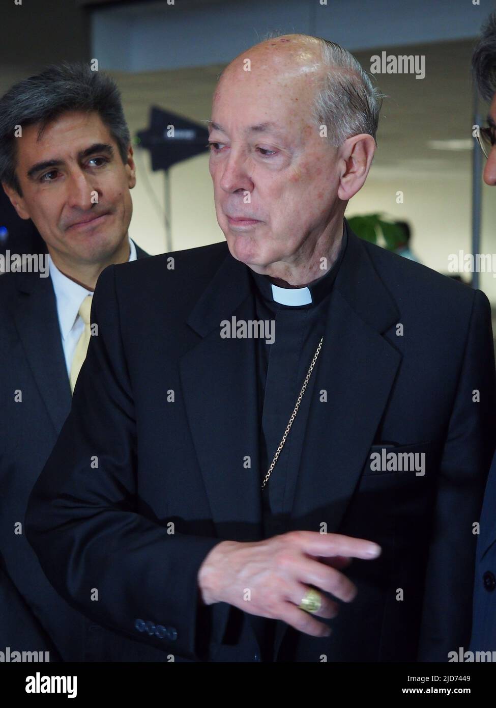 Le cardinal Juan Luis Cipriani (F), archevêque de Lima, traverse les sites avec Alejandro Neyra Sánchez (B), ministre péruvien de la Culture. Banque D'Images