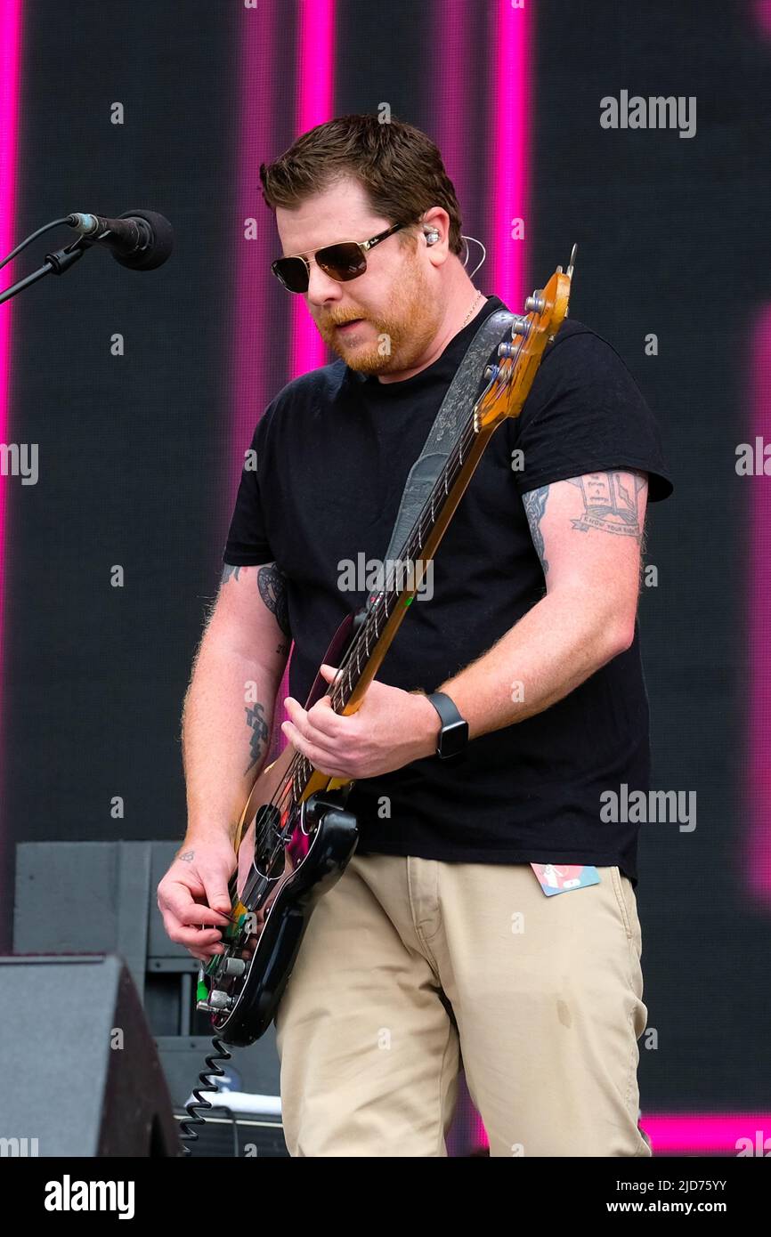 Newport, Royaume-Uni. 18th juin 2022. Le chanteur et guitariste Barry Fratelli, né Barry Wallace, est accompagné du groupe de rock écossais The Fratellis qui joue en direct sur scène au festival de l'île de Wight. (Photo par Dawn Fletcher-Park/SOPA Images/Sipa USA) crédit: SIPA USA/Alay Live News Banque D'Images