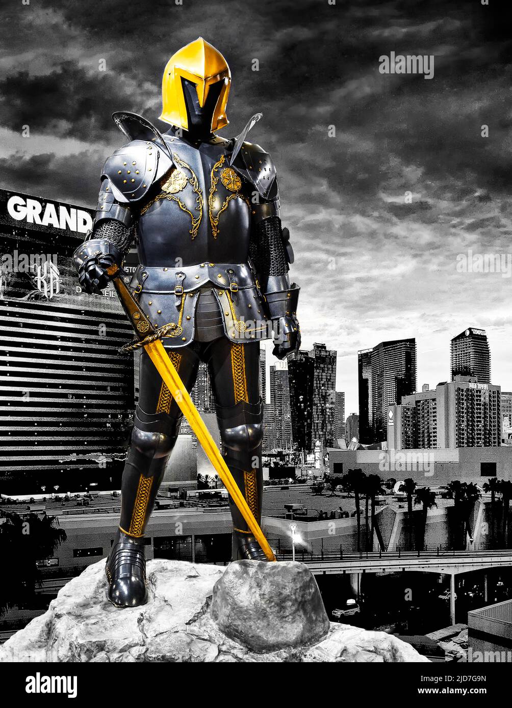 Le Golden Knight de Las Vegas avec le Las Vegas Strip en arrière-plan Banque D'Images