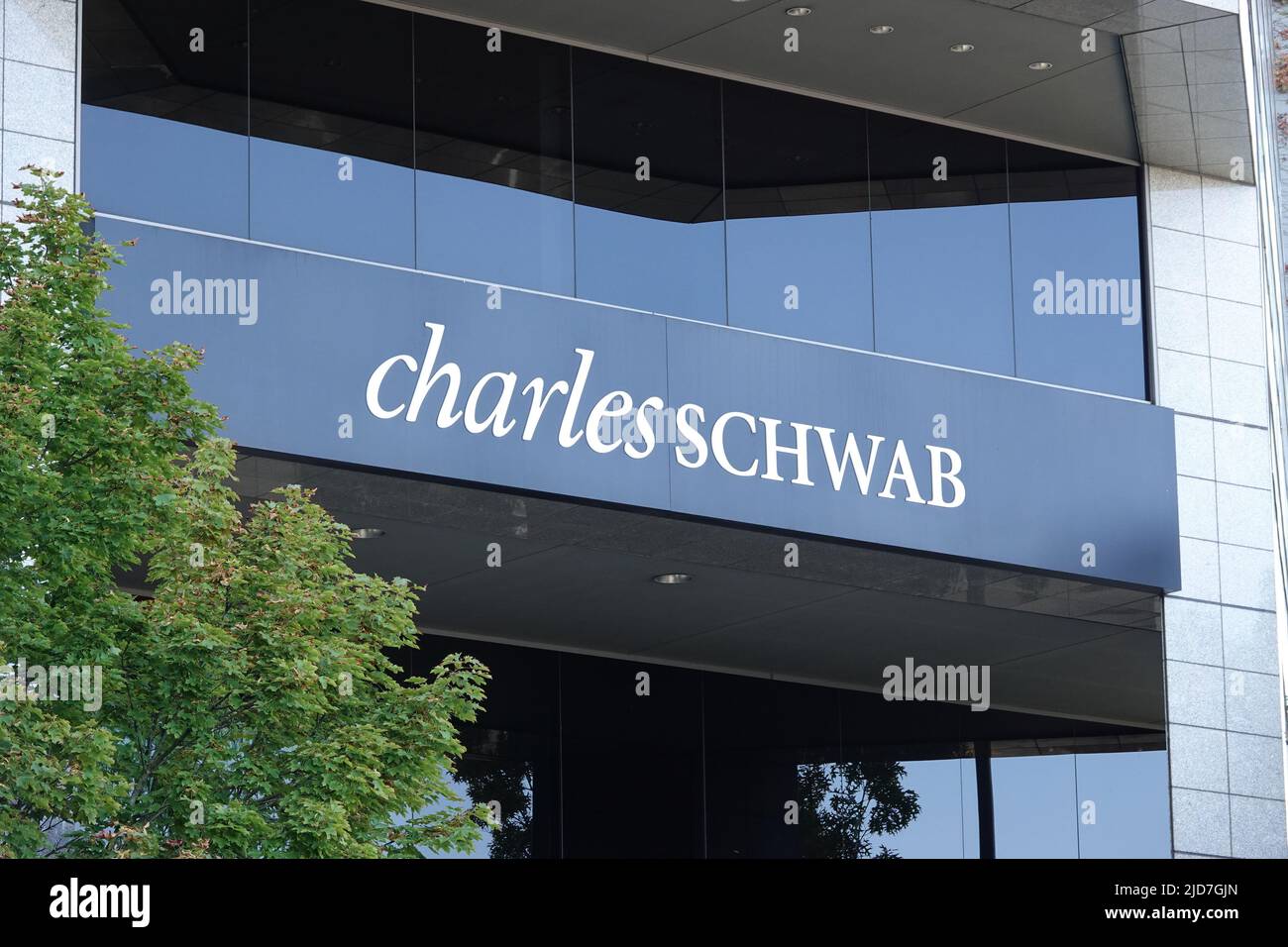 Bureau de Charles Schwab dans le centre-ville de Bellevue, Washington Banque D'Images