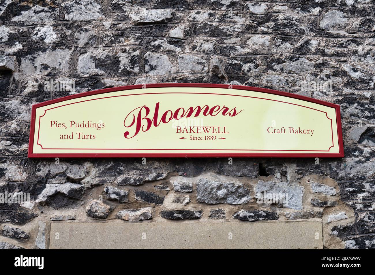 Bakewell, UK- 15 mai 2022: Le panneau pour Bloomers Bakery à Bakewell Banque D'Images