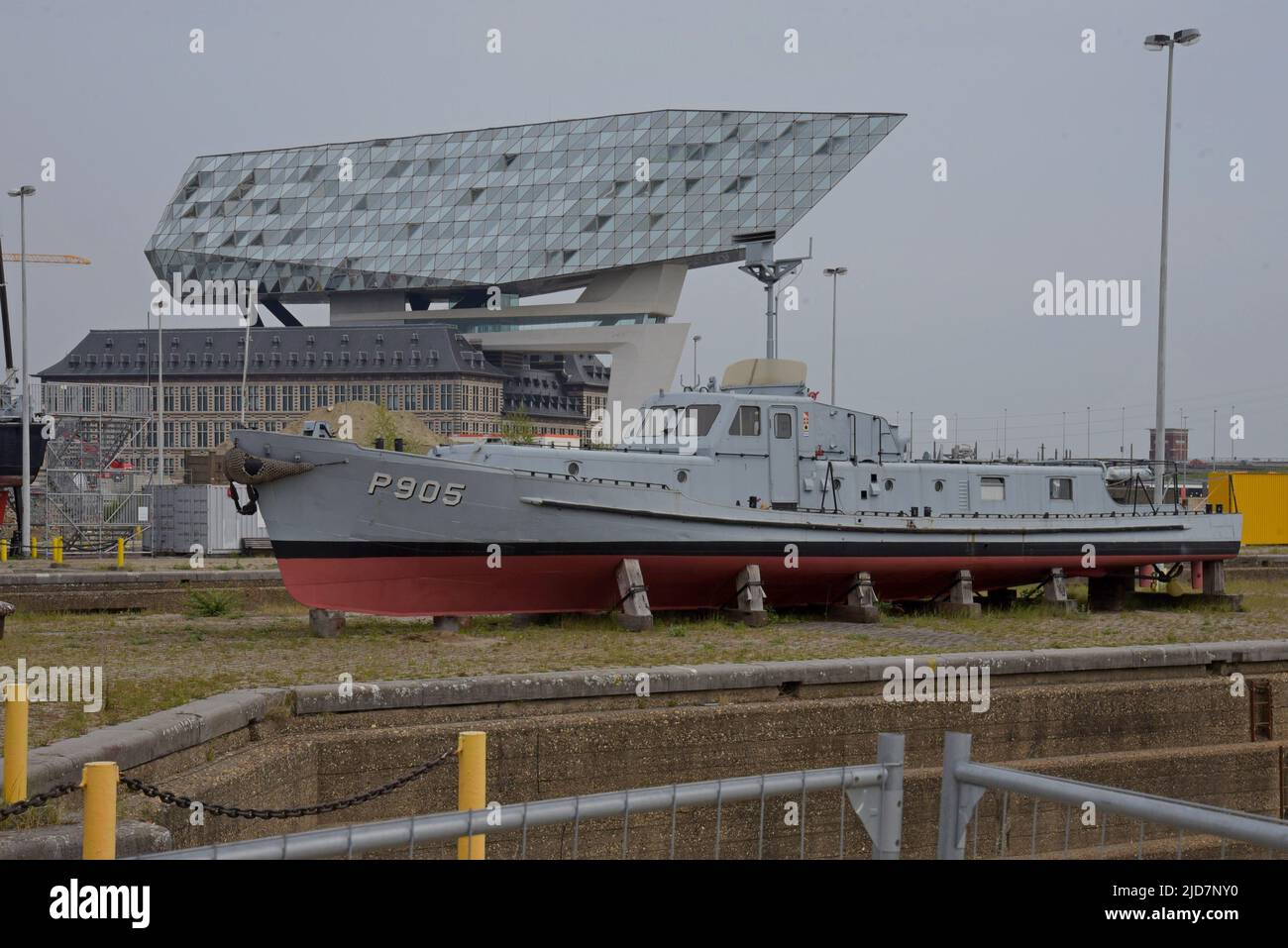 Ancien navire de la Marine royale des pays-Bas HNLMS Hadda P905, un navire de patrouille de classe Balder au port d'Anvers, en Belgique Banque D'Images