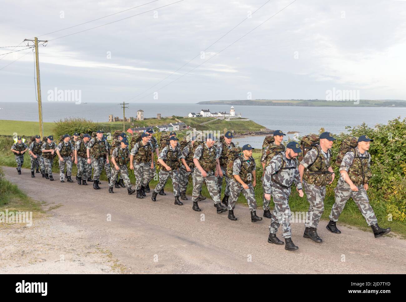 Roches point, Cork, Irlande. 18th juin 2022. Des membres du Service naval de Haulbowline sur une route de 33 km mars pour recueillir des fonds pour l'unité Safari de l'hôpital Mercy qui prend soin des enfants atteints de cancer, à roches point, Co. Cork, Irlande. -Credit; David Creedon / Alamy Live News Banque D'Images