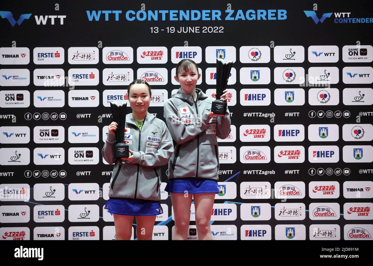 Zagreb, Croatie. 19th juin 2022. ZAGREB, CROATIE - JUIN 19 : ITO Mima et Hina Hayata, du Japon, doublent les gagnants au concours de la WTT Zagreb 2022 au Dom Sportova Hall on 19 juin 2022 à Zagreb, en Croatie. Photo: Sanjin Strukic/PIXSELL Credit: Pixsell photo & Video Agency/Alay Live News Banque D'Images