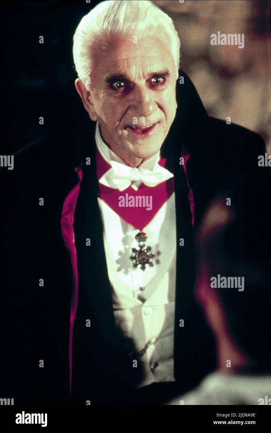 LESLIE NIELSEN, DRACULA : mort et en l'aimant, 1995 Banque D'Images