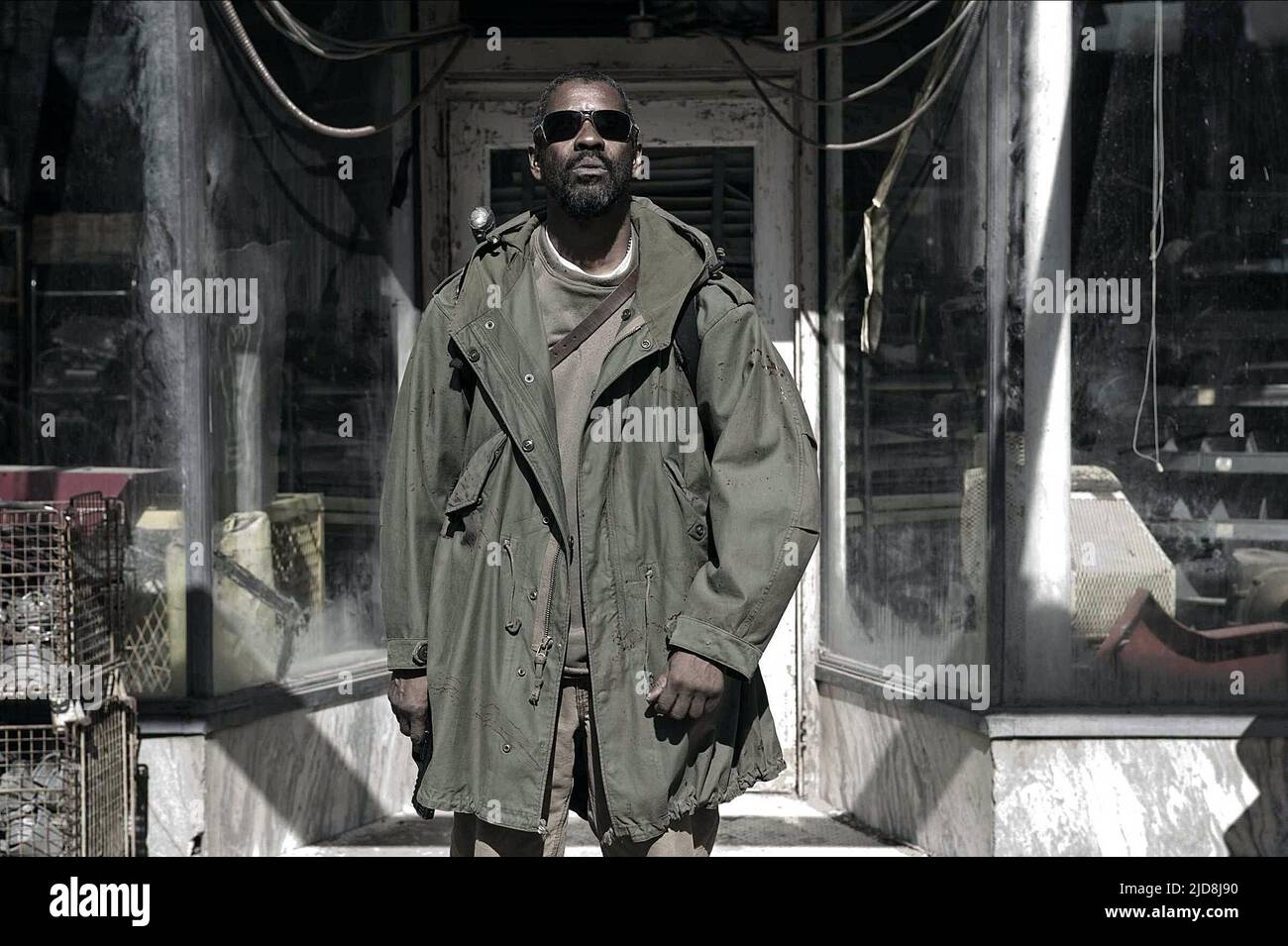 DENZEL WASHINGTON, LE LIVRE D'ELI, 2010, Banque D'Images