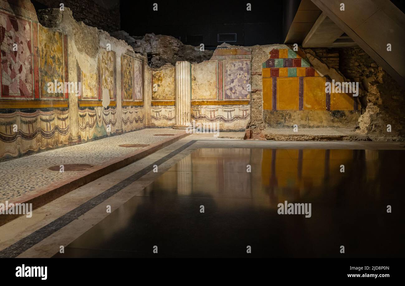Fresque et mosaïque du sanctuaire républicain dans le Parc archéologique romain de Brescia, Brixia, Brescia, lombardie, région du nord de l'Italie. Banque D'Images