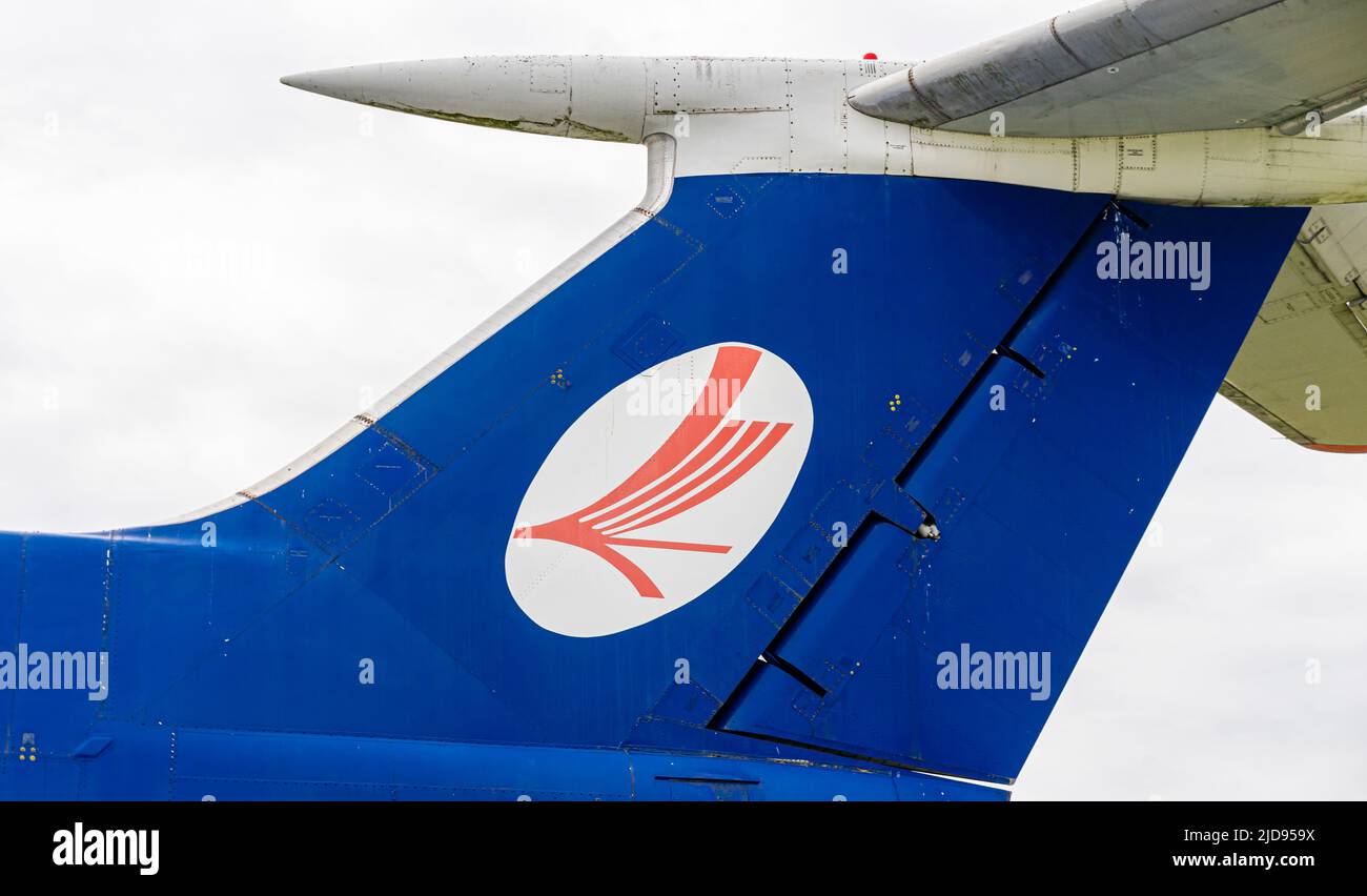 Queue du modèle d'avion Tu 154 B2 avec logo Belavia Banque D'Images