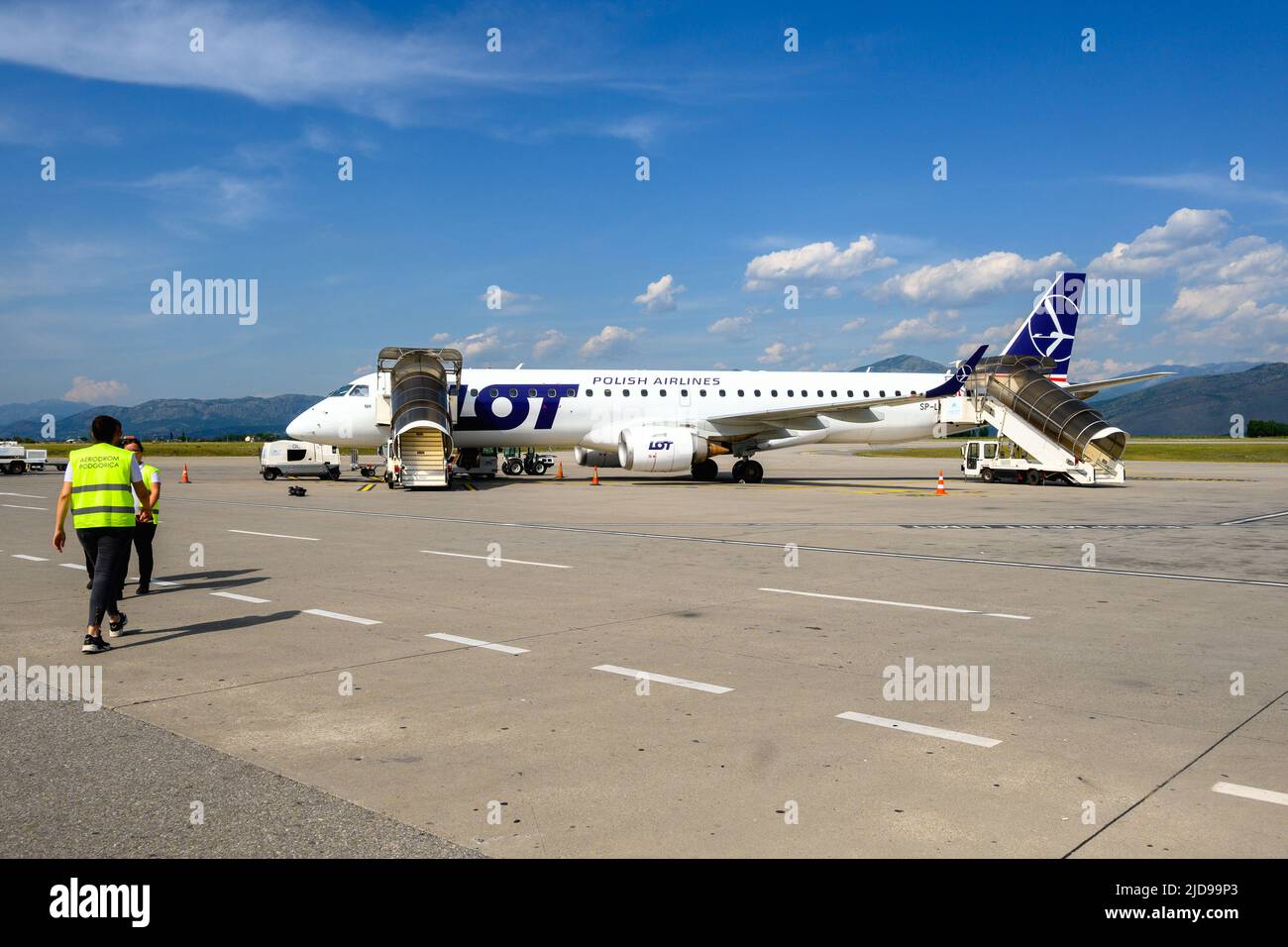 Podgorica, Monténégro - 3 juin 2022: L'avion des compagnies aériennes DE LOT polonaises Banque D'Images