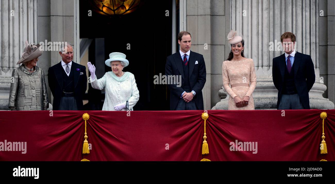 Londres, Royaume-Uni. 12 juin 2012. Camilla, duchesse de Cornouailles, Prince Charles, Prince de Galles, Reine Elizabeth ll, Prince William, duc de Cambridge, Cath Banque D'Images