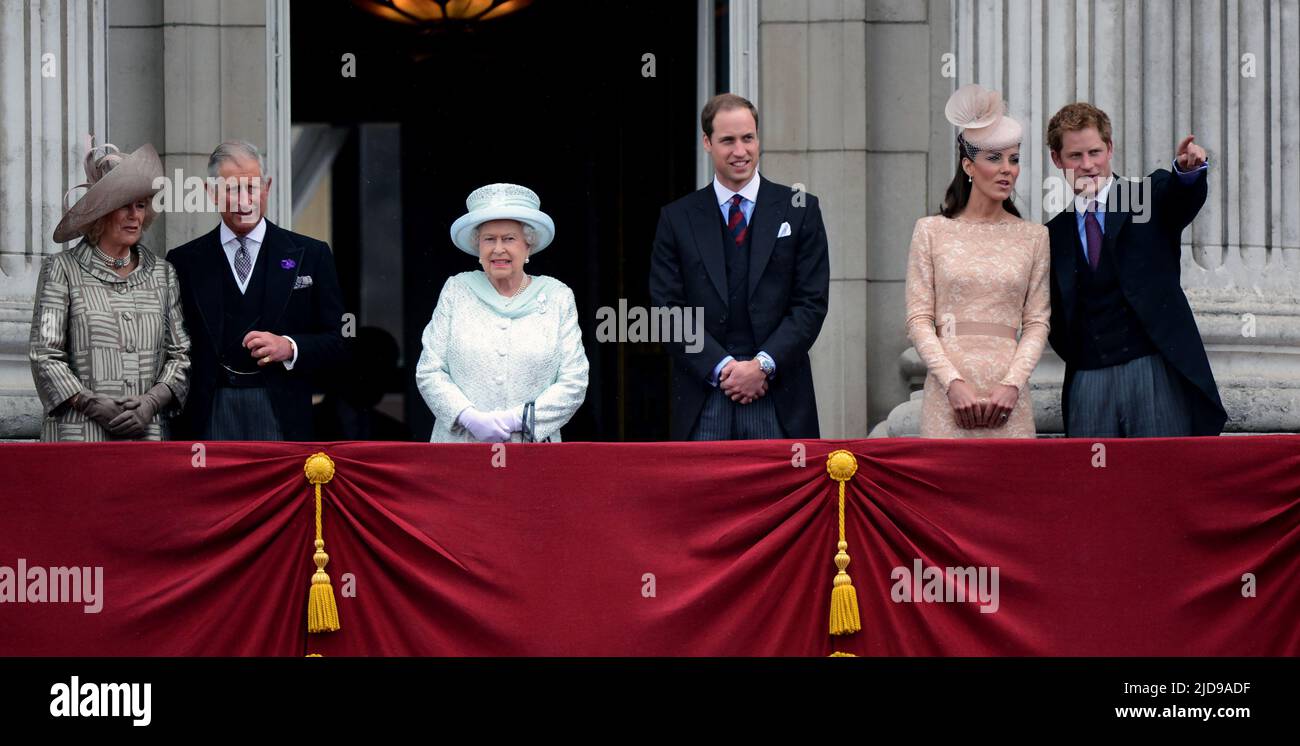 Londres, Royaume-Uni. 12 juin 2012. Camilla, duchesse de Cornouailles, Prince Charles, Prince de Galles, Reine Elizabeth ll, Prince William, duc de Cambridge, Cath Banque D'Images
