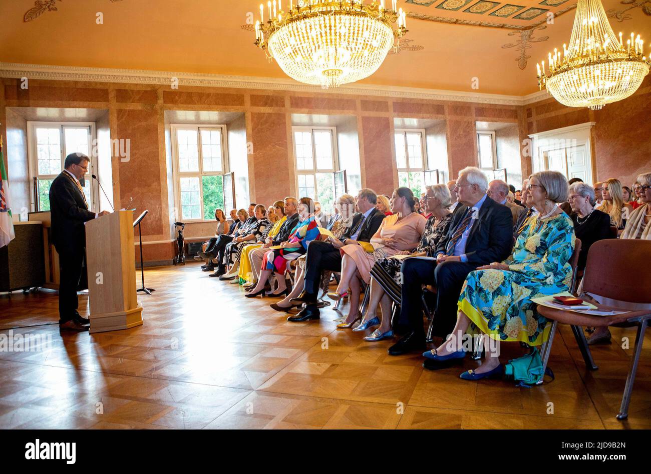 Fulda, Allemagne. 17th juin 2022. Openingsspeech by Oberbürgermeister Dr. Heiko Wingenfeld belle exposition dans le Stadschloß dans la ville allemande Fulda, Design & Dynastie '250 Jahr Hogleben Oranien-Nassau' Foto: RPE Albert Nieboer https://fulda2022.de Credit: dpa/Alay Live News Banque D'Images