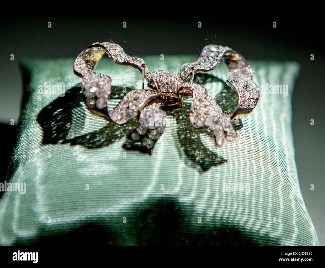 Fulda, Allemagne. 17th juin 2022. Bijoux de la Maison de Mellerio à Paris belle exposition dans le Stadschloß dans la ville allemande Fulda, Design & Dynastie '250 Jahr Hofleben Oranien-Nassau' Foto: RPE Albert Nieboer https://fulda2022.de crédit: dpa/Alay Live News Banque D'Images