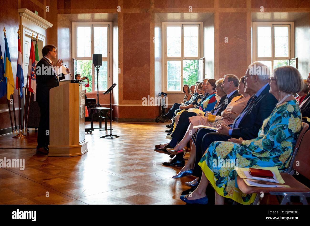 Fulda, Allemagne. 17th juin 2022. Openingsspeech by Oberbürgermeister Dr. Heiko Wingenfeld belle exposition dans le Stadschloß dans la ville allemande Fulda, Design & Dynastie '250 Jahr Hogleben Oranien-Nassau' Foto: RPE Albert Nieboer https://fulda2022.de Credit: dpa/Alay Live News Banque D'Images