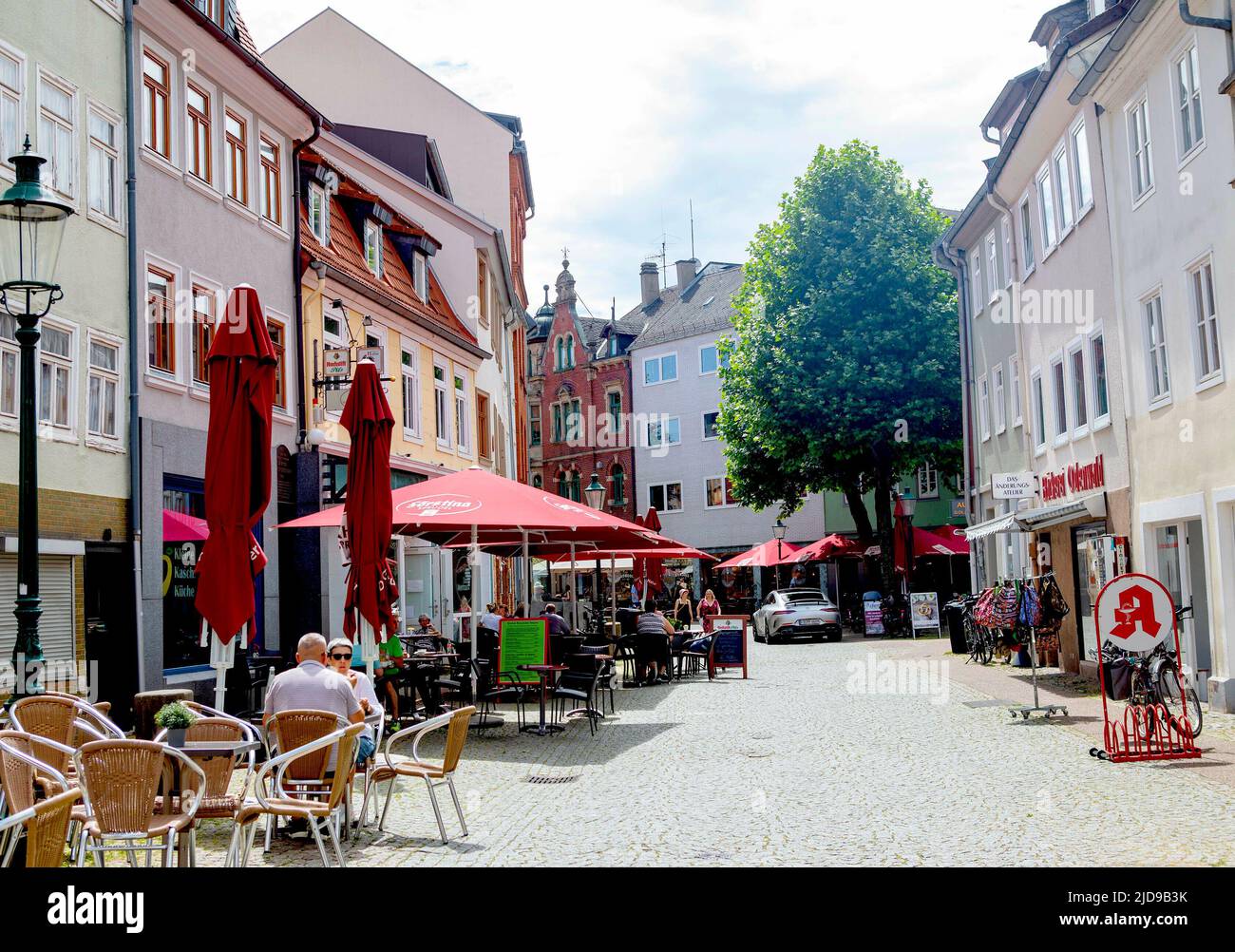 Fulda, Allemagne. 17th juin 2022. Rue à Fulda magnifique exposition dans le Stadschloß dans la ville allemande Fulda, Design & Dynastie '250 Jahr Hofleben Oranien-Nassau' Foto: RPE Albert Nieboer https://fulda2022.de crédit: dpa/Alay Live News Banque D'Images