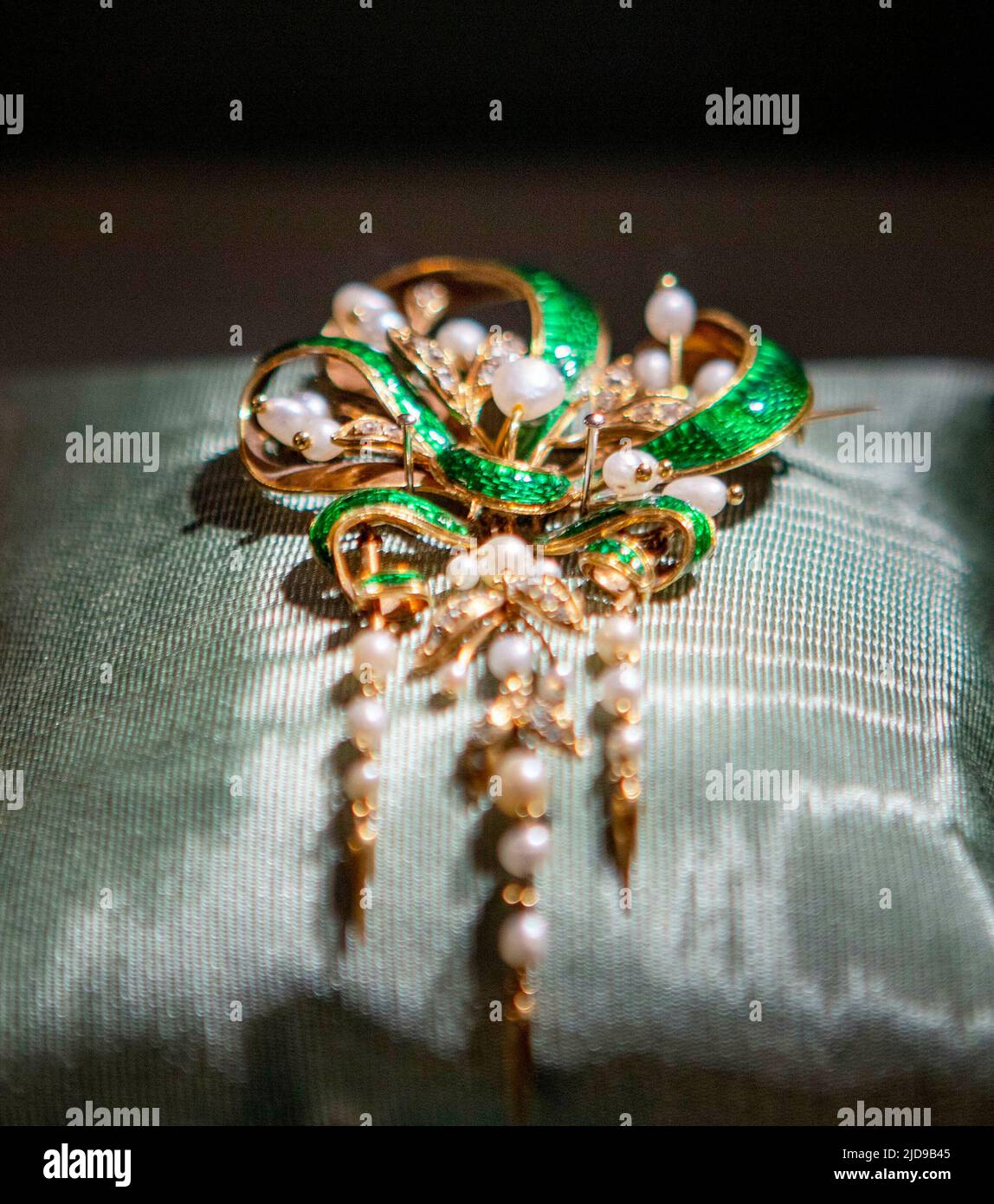 Fulda, Allemagne. 17th juin 2022. Bijoux de la Maison de Mellerio à Paris belle exposition dans le Stadschloß dans la ville allemande Fulda, Design & Dynastie '250 Jahr Hofleben Oranien-Nassau' Foto: RPE Albert Nieboer https://fulda2022.de crédit: dpa/Alay Live News Banque D'Images