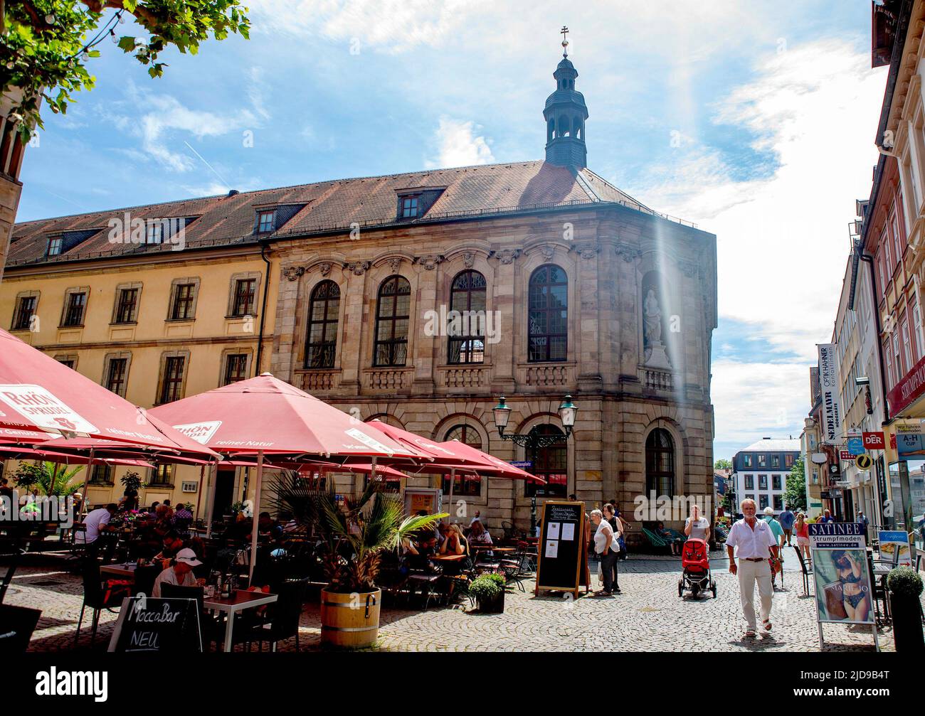 Fulda, Allemagne. 17th juin 2022. StreetView of Fulda magnifique exposition dans le Stadschloß dans la ville allemande Fulda, Design & Dynastie '250 Jahr Hofleben Oranien-Nassau' Foto: RPE Albert Nieboer https://fulda2022.de crédit: dpa/Alay Live News Banque D'Images