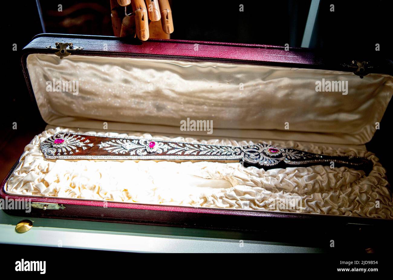 Fulda, Allemagne. 17th juin 2022. Bijoux de la Maison de Mellerio à Paris belle exposition dans le Stadschloß dans la ville allemande Fulda, Design & Dynastie '250 Jahr Hofleben Oranien-Nassau' Foto: RPE Albert Nieboer https://fulda2022.de crédit: dpa/Alay Live News Banque D'Images