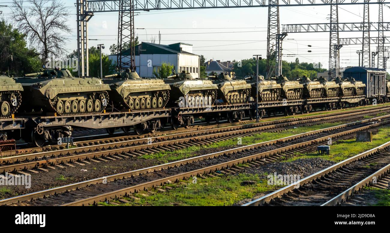 Chars russes T 90 transportés sur un chemin de fer, Russie Banque D'Images