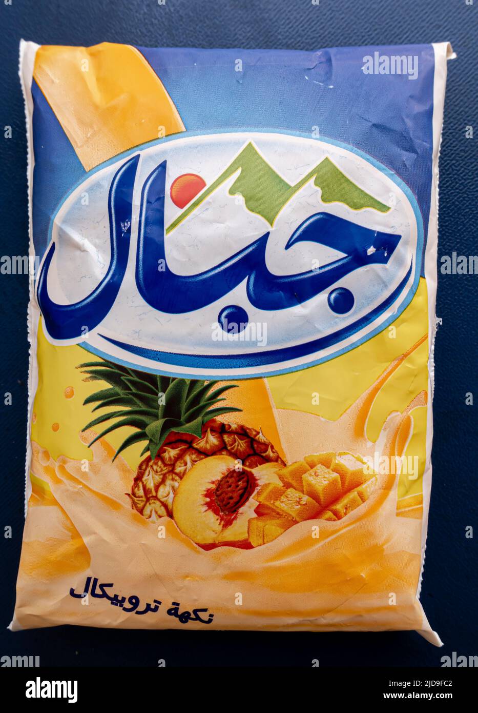 Yaourt à la yourt de Jibal yourt dans un sac en plastique - produit laitier bon marché du Maroc Banque D'Images