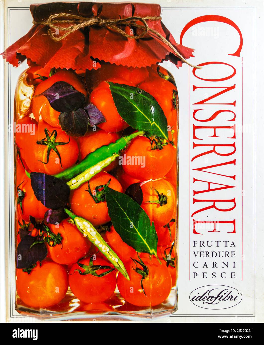 Conservation de fruits, légumes, viande, poisson - ideabooks - en italien - couverture de livre Banque D'Images