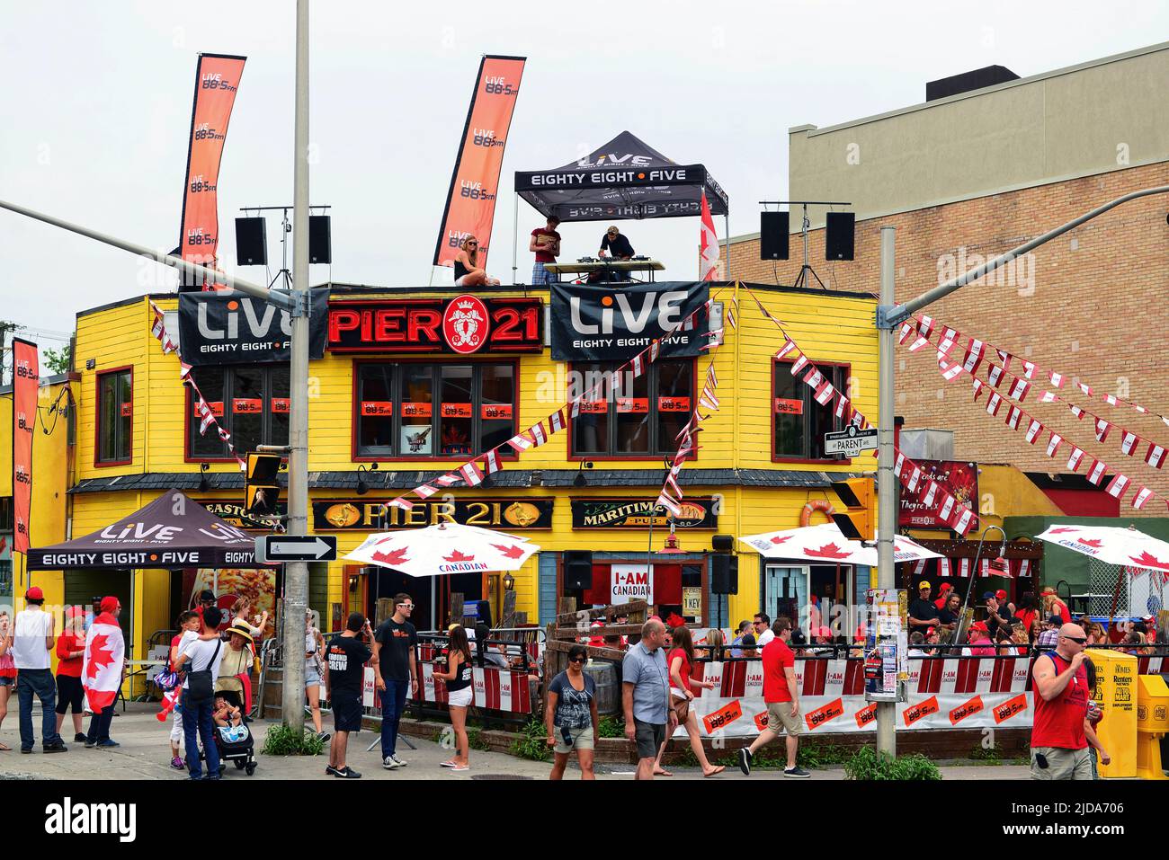 Ottawa, Canada - 1 juillet 2013 : Pub Pier 21 le jour du Canada dans le marché By. C'était un bar à thème de Halifax nommé d'après le célèbre centre d'immigration i Banque D'Images