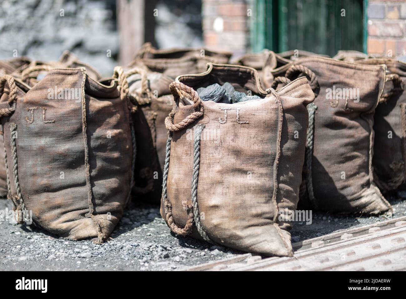 Sacs de toile ou de jute de charbon. ROYAUME-UNI 2022 Banque D'Images