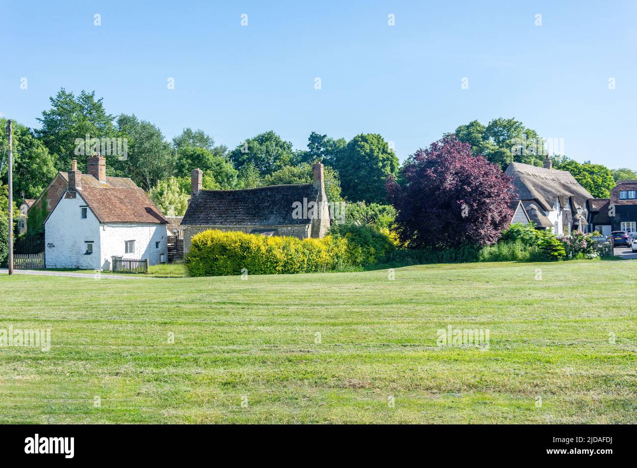 Maisons sur le terrain de loisirs de Stadhampton, Milton Road, Stadhampton, Oxfordshire, Angleterre, Royaume-Uni Banque D'Images