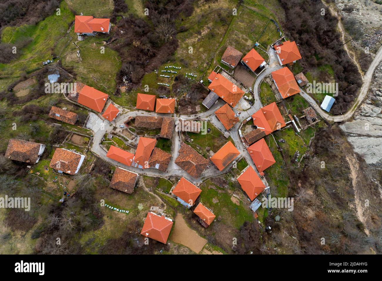 Vue aérienne de Kotani, village musulman de la préfecture de Xanthi en Grèce, près de la frontière entre la Grèce et la Bulgarie. Les maisons de la colonie sont très o Banque D'Images