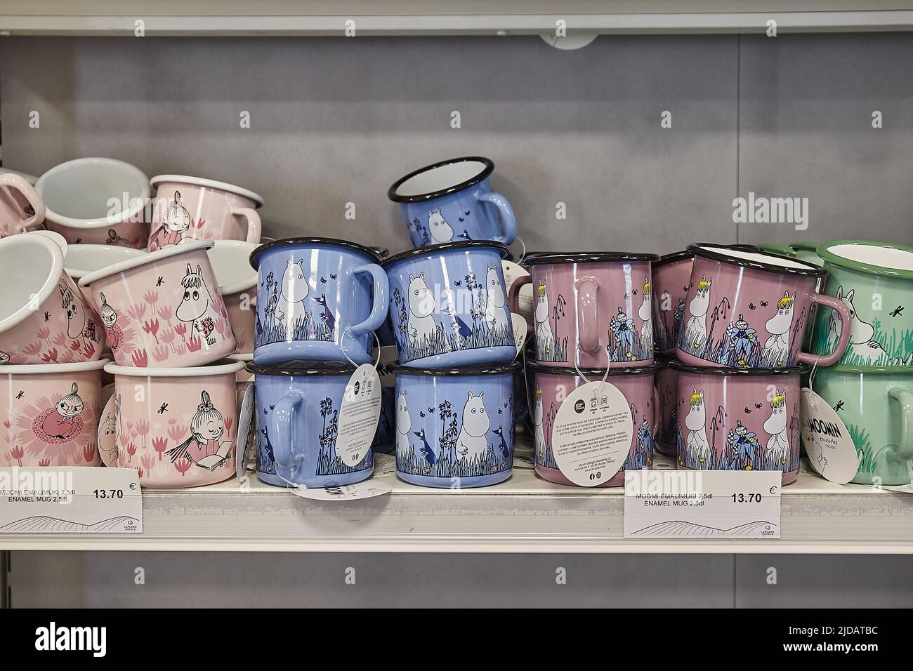 Tasse à thème Moomins dans une boutique Banque D'Images