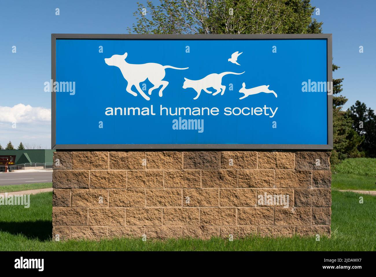 ST. PAUL, MN, États-Unis - 14 MAI 2022 : signe extérieur et logo de la société Animal Humane Society. Banque D'Images