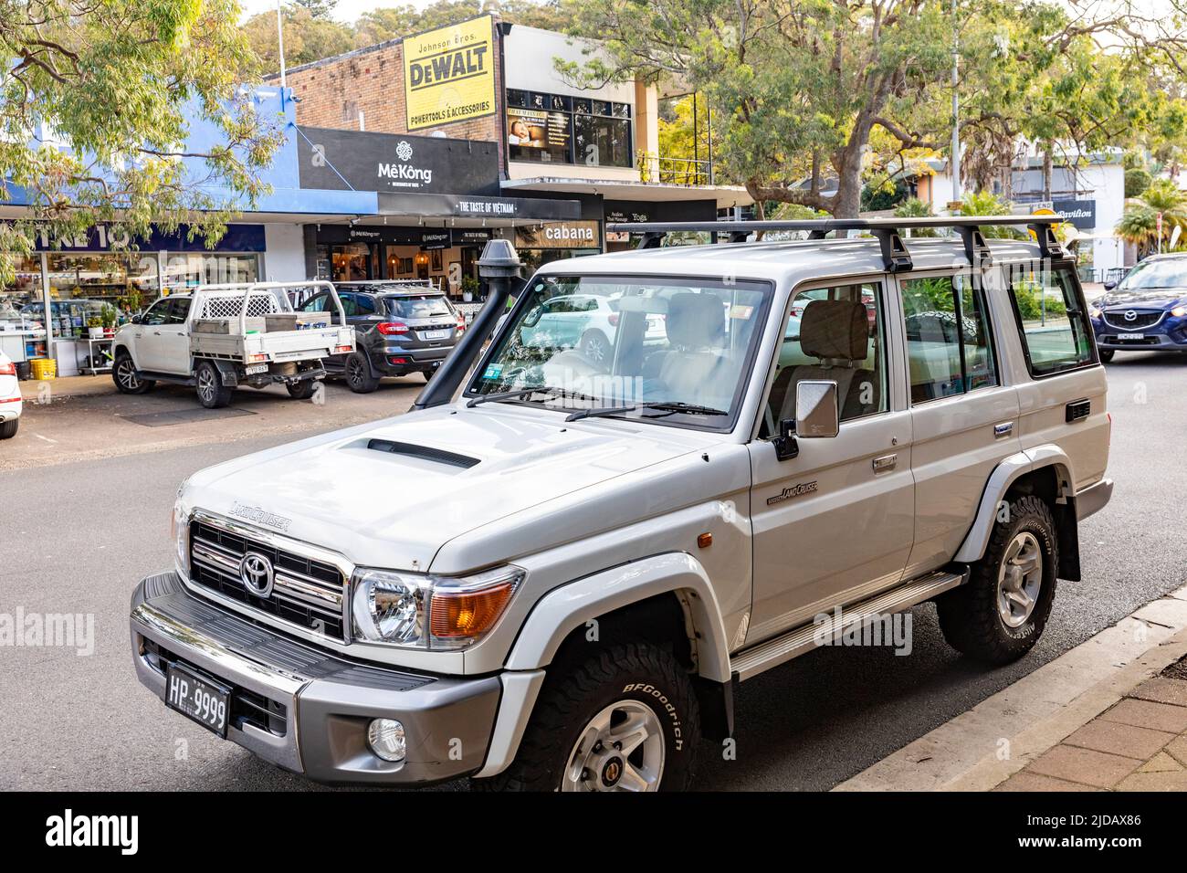 Toyota Landcruiser 2016 modèle quatre portes garées dans la rue, Avalon Beach, Sydney, Nouvelle-Galles du Sud, Australie Banque D'Images