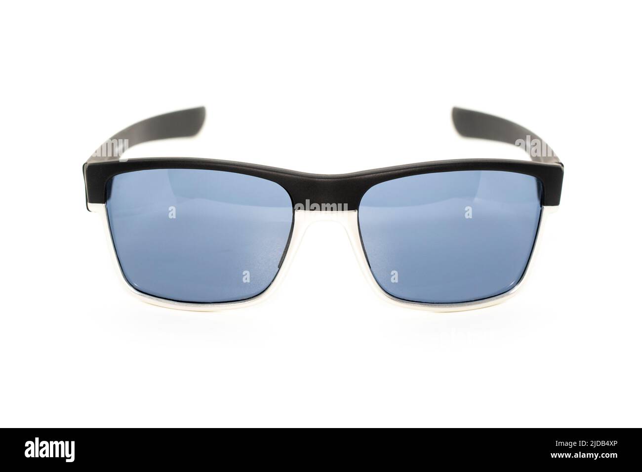 Image de lunettes de soleil modernes et tendance isolées sur fond blanc, lunettes. Banque D'Images