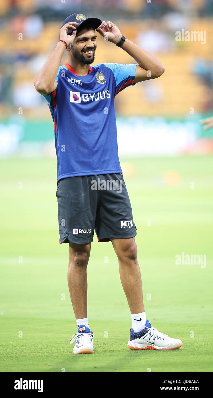 Bengaluru, Inde, 19th juin 2022: Le cinquième T20I entre l'Inde et l'Afrique du Sud dimanche a été abandonné en raison de la pluie au stade M Chinnaswamy à Bengaluru. L'Inde, l'Afrique du Sud se contentent de la série 2-2 avec Decider délavé. Entraînez-vous avant le match. Seshadri SUKUMAR Banque D'Images