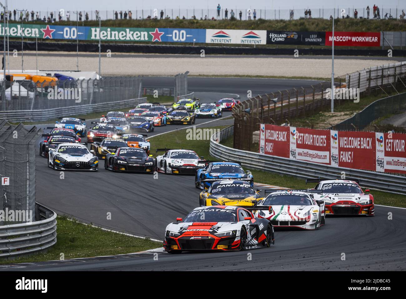 Début de la course 32 Weerts Charles (bel), Vanthoor Dries (bel), Team WRT, Audi R8 LMS evo II GT3, action pendant la série 5th du Fanatec GT World Challenge Europe Powered by AWS 2022, de 17 à 19, 2022 sur le circuit Zandvoort, à Zandvoort, pays-Bas - photo : Julien Delfosse/DPPI/LiveMedia Banque D'Images
