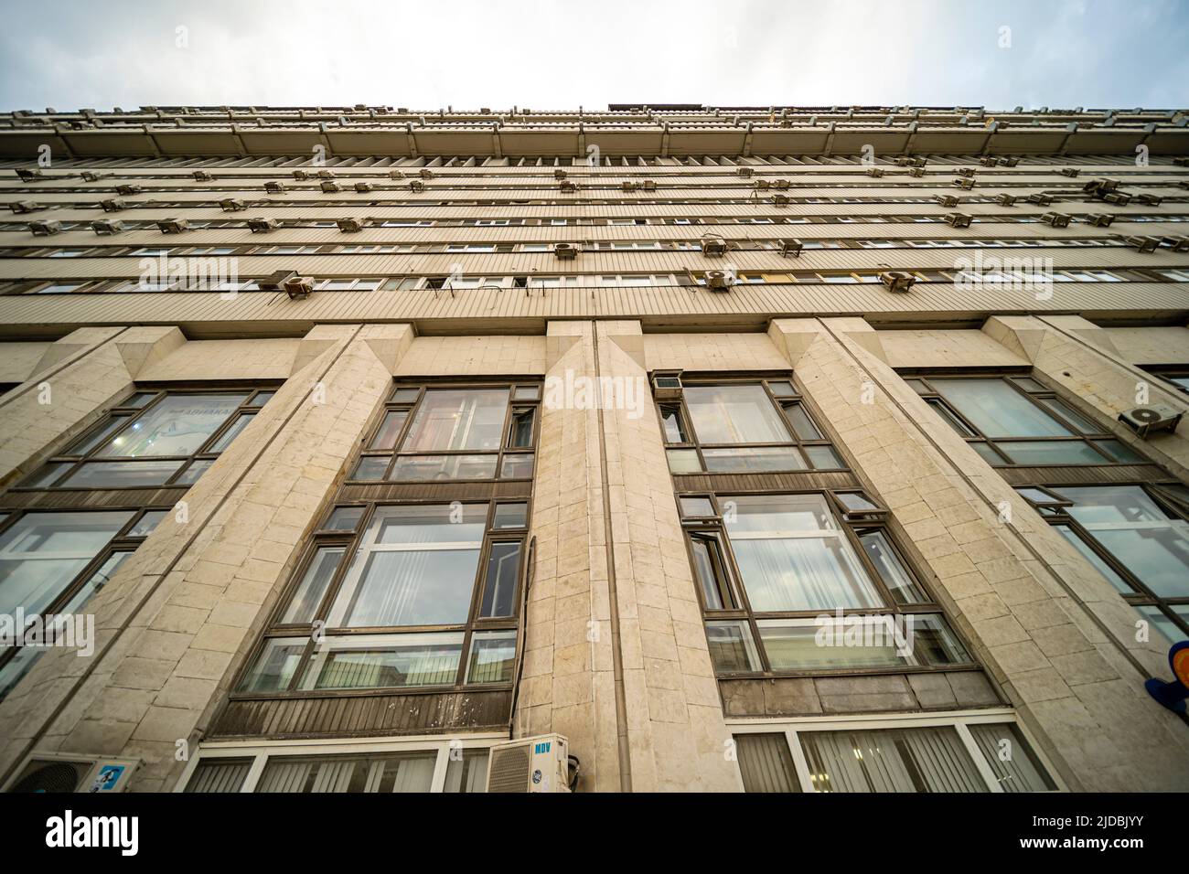 Architecture brutaliste à Moscou - Dom-Korabl' ou Ship-House. Conçu par l'architecte Babad et al, 1986. Style moderniste, Russie Banque D'Images