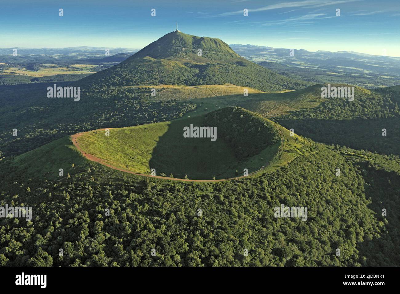 France, Puy-de-Dôme, massif du Puy-de-Dôme (1465 m.alt.) Et Pariou ...