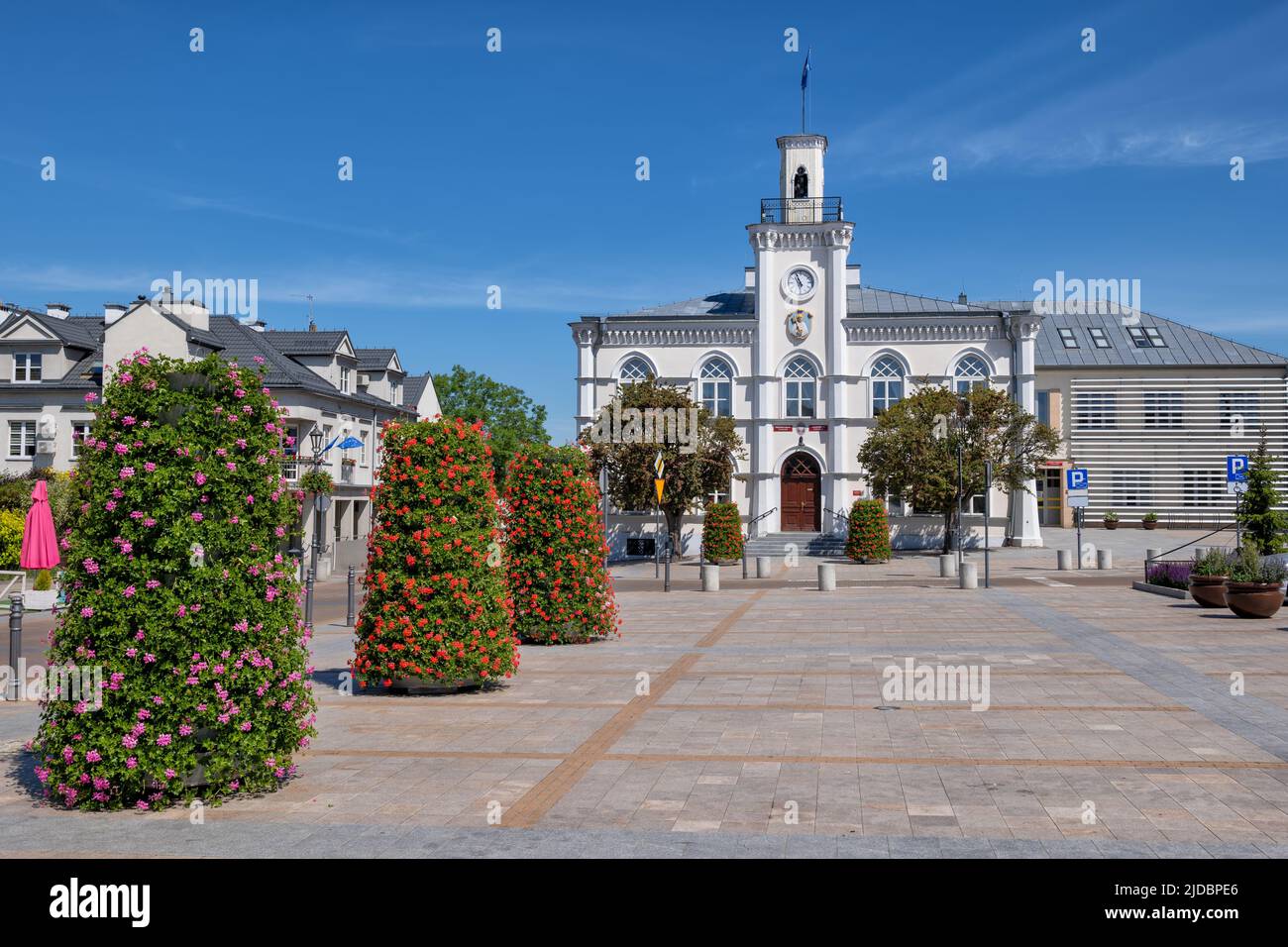 L'Hôtel de ville de Ciechanow en Pologne. Bâtiment néo-gothique de 1844, vue de la place principale. Banque D'Images