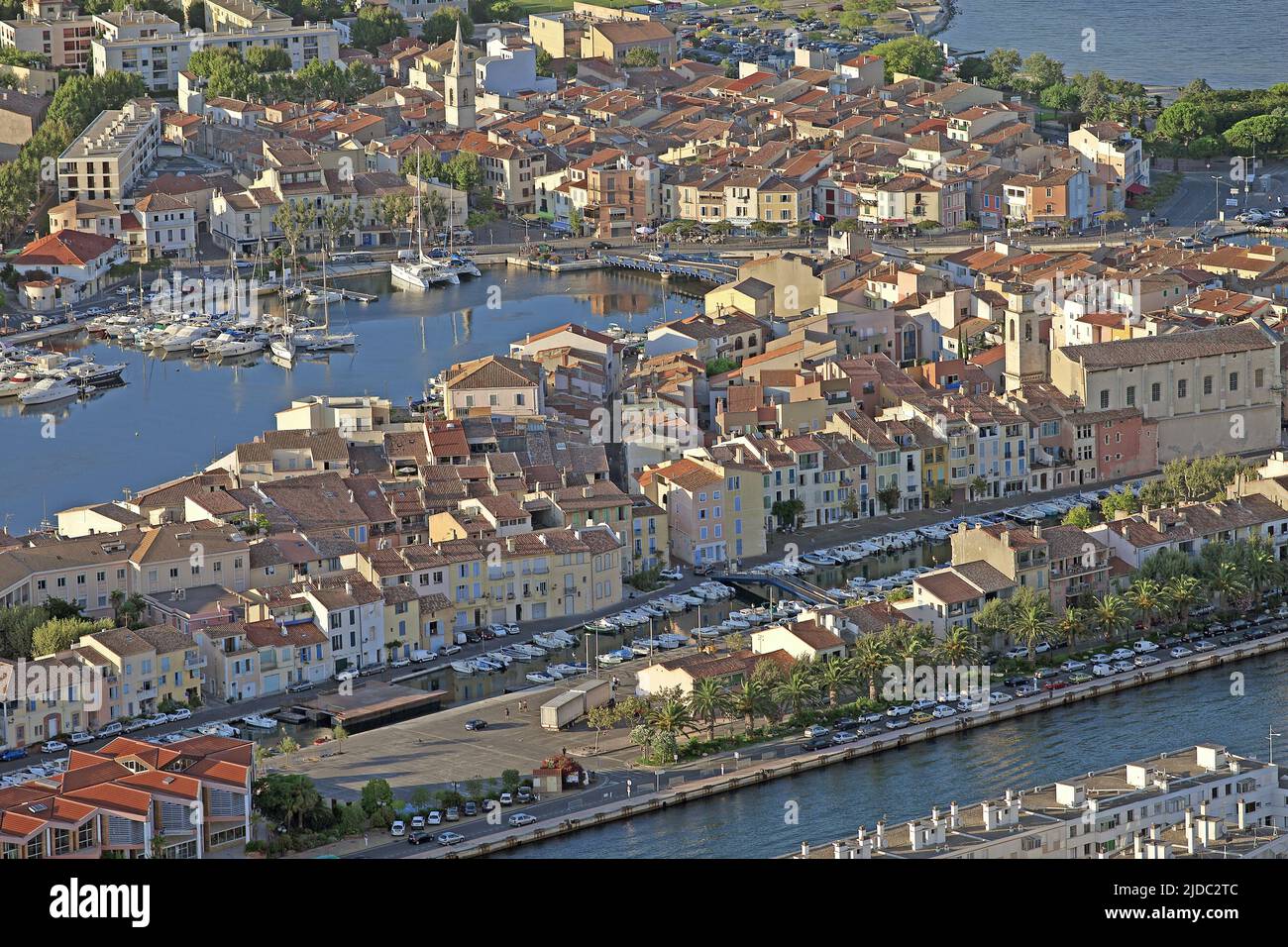 France, Bouches-du-Rhône Martigues, ville portuaire de l'Etang de Berre (vue aérienne) Banque D'Images