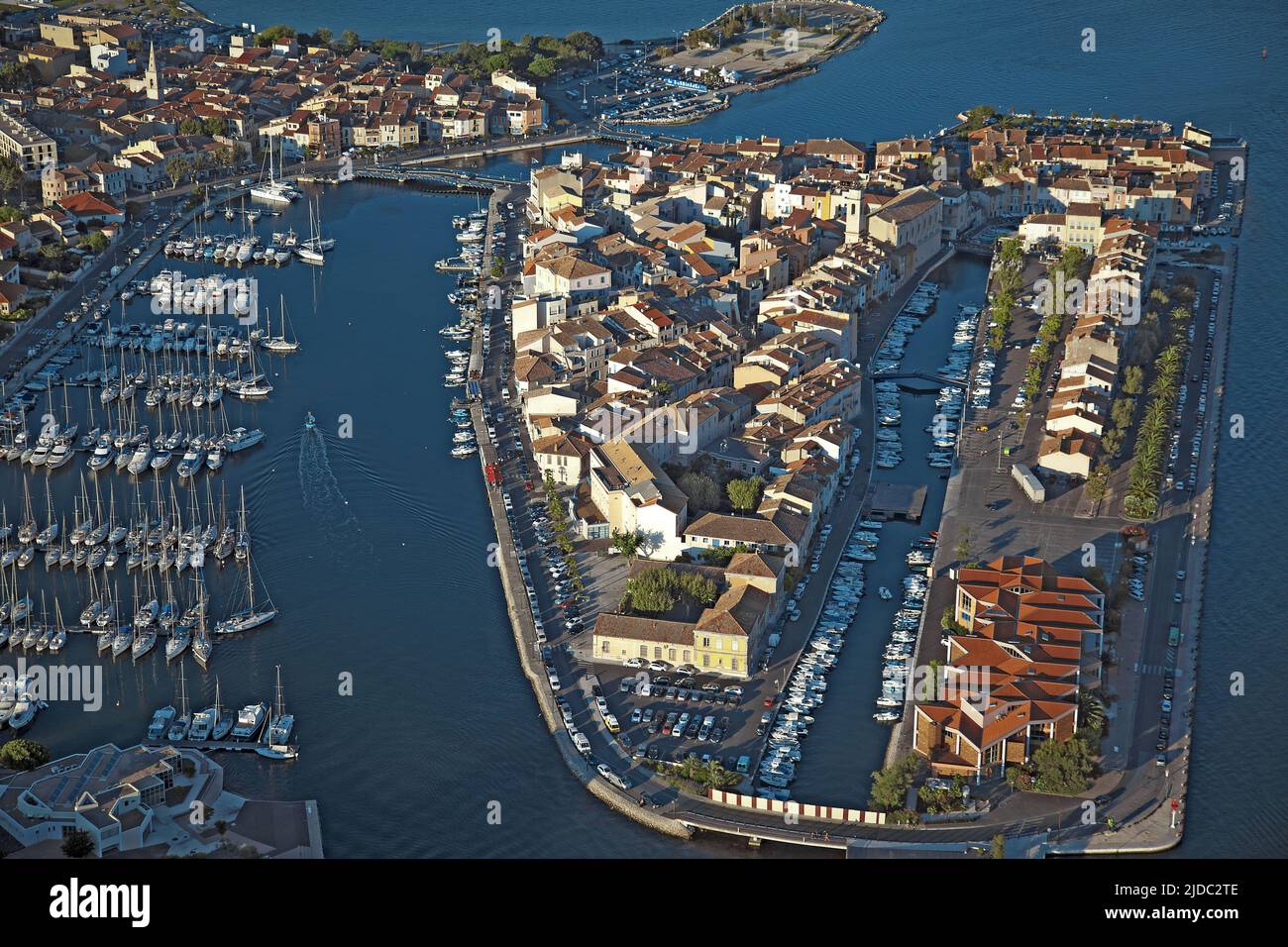 France, Bouches-du-Rhône Martigues, ville portuaire de l'Etang de Berre (vue aérienne) Banque D'Images