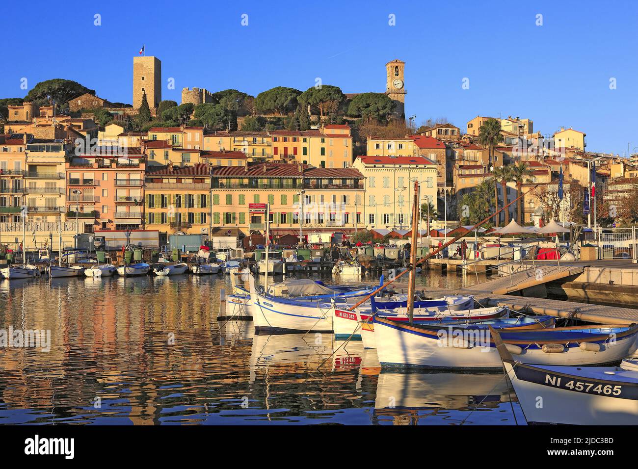 France, Alpes-Maritimes, Cannes, vieux port, le Suquet Banque D'Images