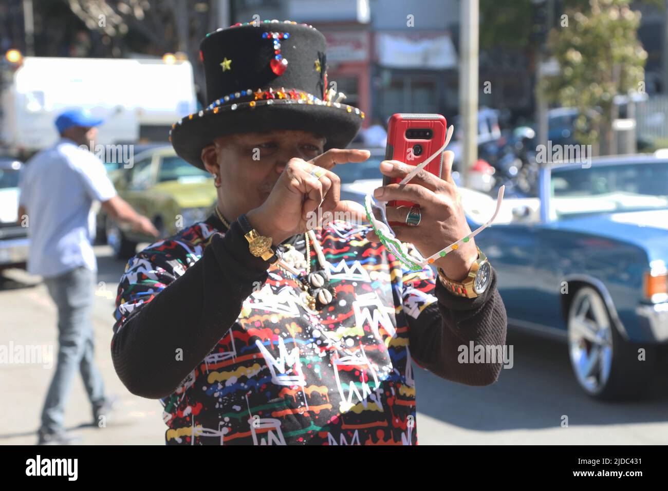 San Francisco, États-Unis. 18th juin 2022. Les gens participent à une célébration du dix-septième à San Francisco, aux États-Unis, au 18 juin 2022. Célébrée à 19 juin, la fête marque le jour de 1865 où le général de division de l'Union Gordon Granger a publié l'ordonnance générale no 3 à Galveston, Texas, émancipant les personnes réduites restantes dans l'État. Pour les Américains asservis au Texas, la liberté est venue deux ans et demi après que le président Abraham Lincoln ait publié la Proclamation d'émancipation. Credit: Liu Yilin/Xinhua/Alay Live News Banque D'Images