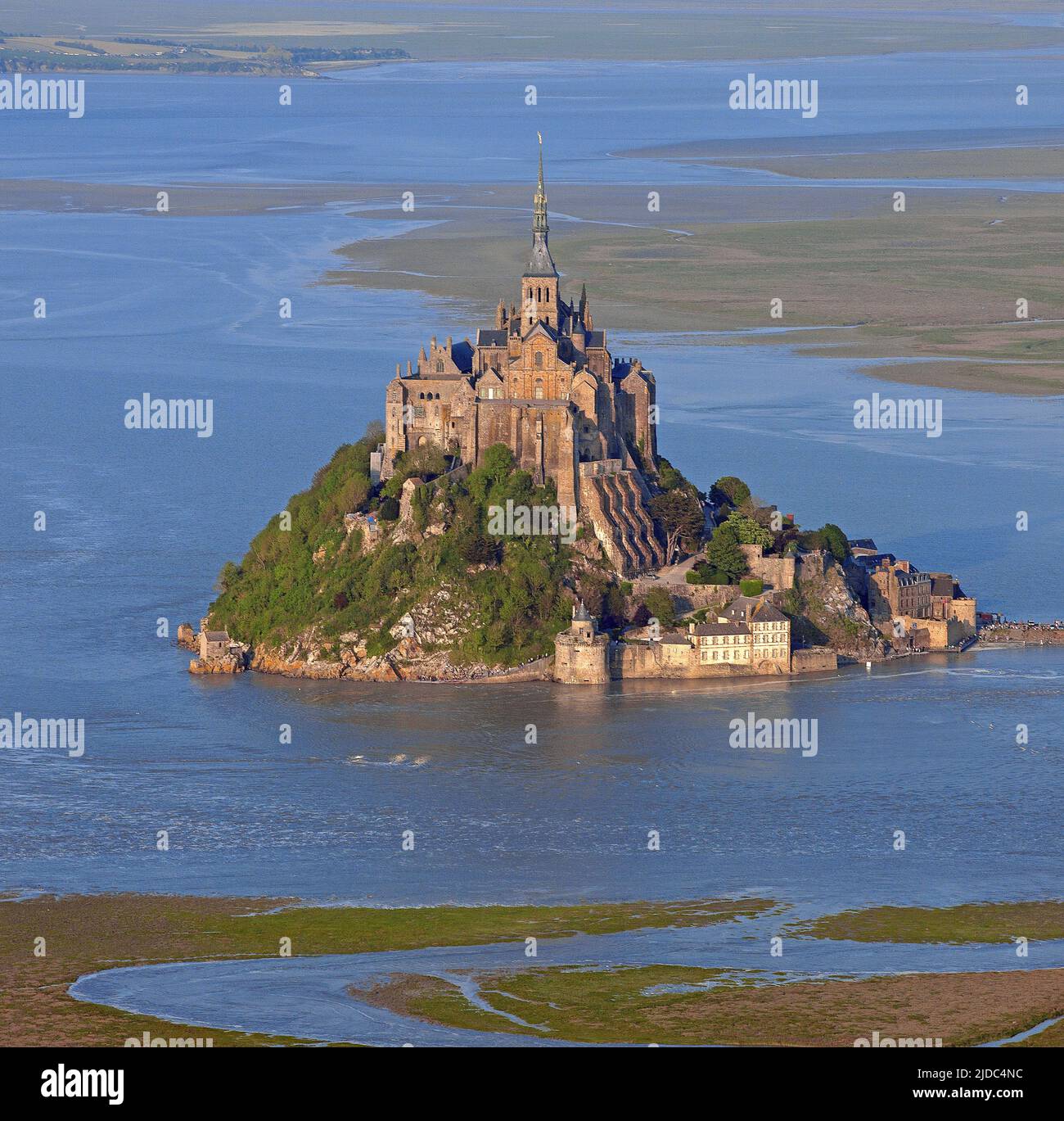 Le Mont Saint Michel Vue De La Baie Banque De Photographies Et D images le-mont-saint-michel-vue-de-la-baie-banque-de-photographies-et-d-images
