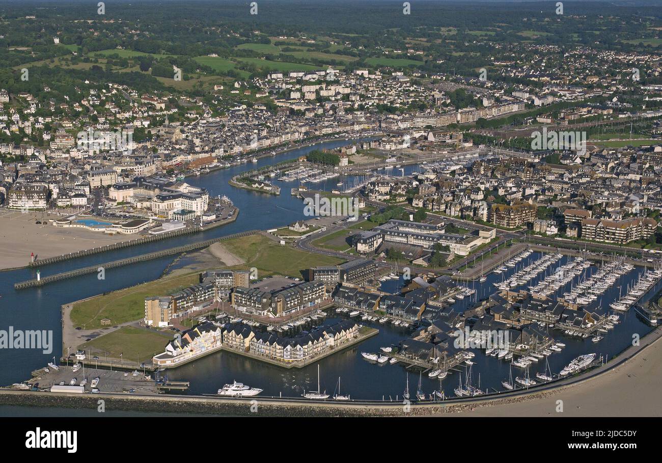 France, Calvados, Trouville-sur-Mer, Deauville stations balnéaires touristiques de la Côte fleurie (vue aérienne), Banque D'Images