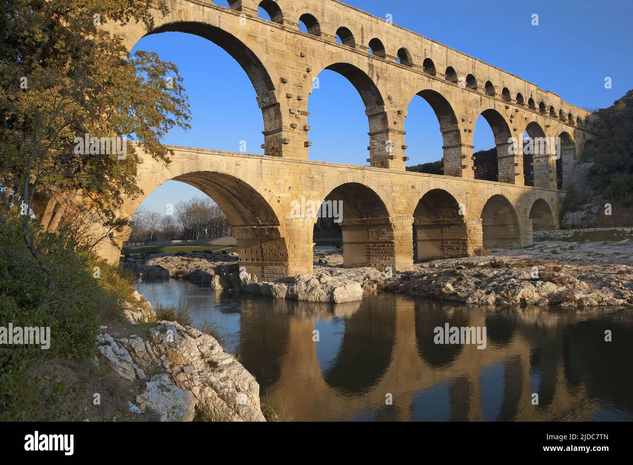France, Gard le Pont du Gard, aqueduc romain étiqueté Grand site de France Banque D'Images