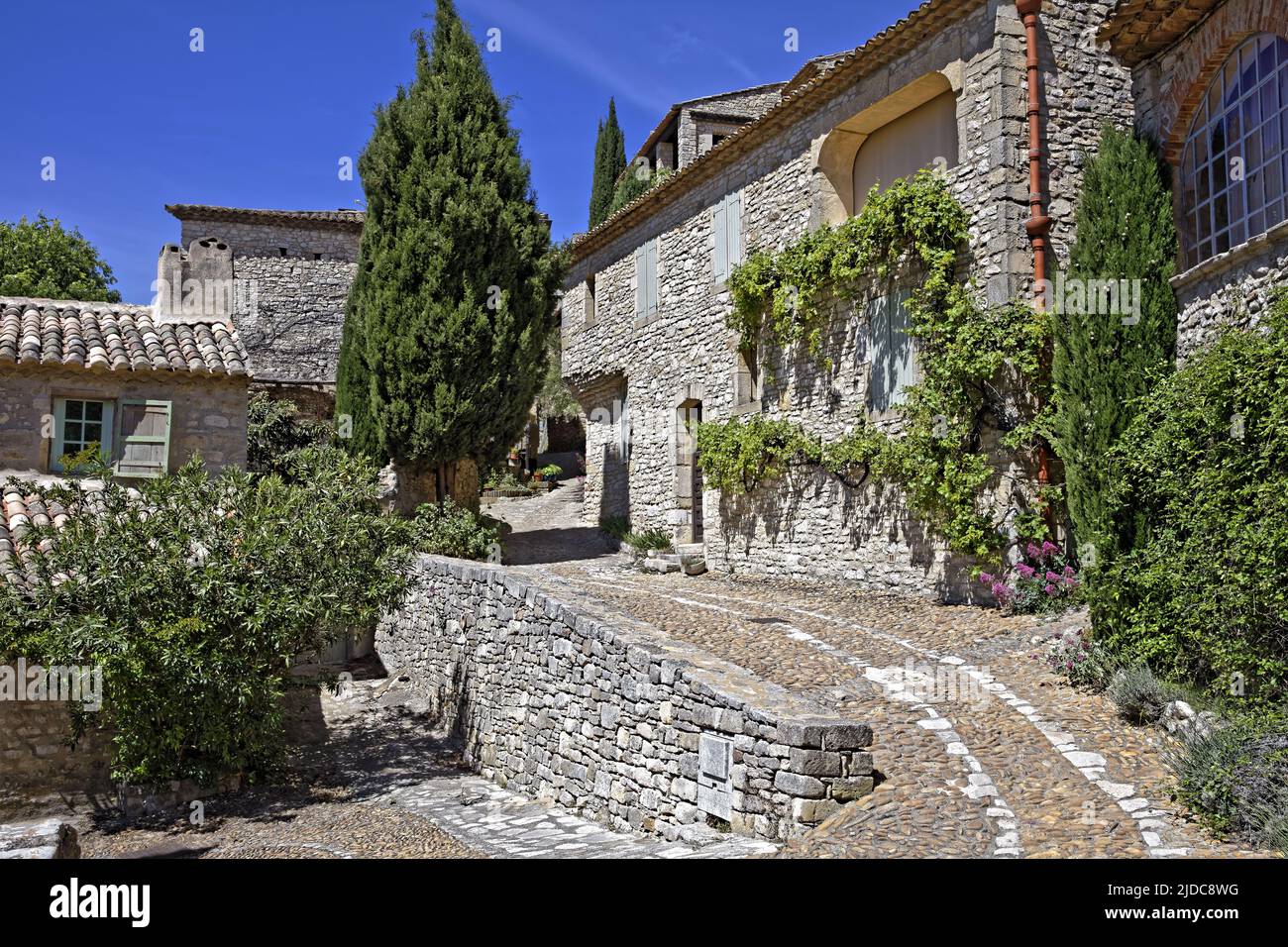 France, Gard, la Roque-sur-Cèze, les rues du village Banque D'Images