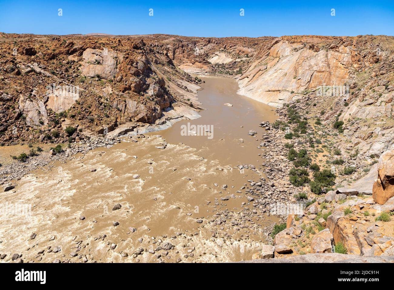 La rivière Oranje coule dans le parc national des Augrabies. La région est connue sous le nom d'Oranjekom. Banque D'Images