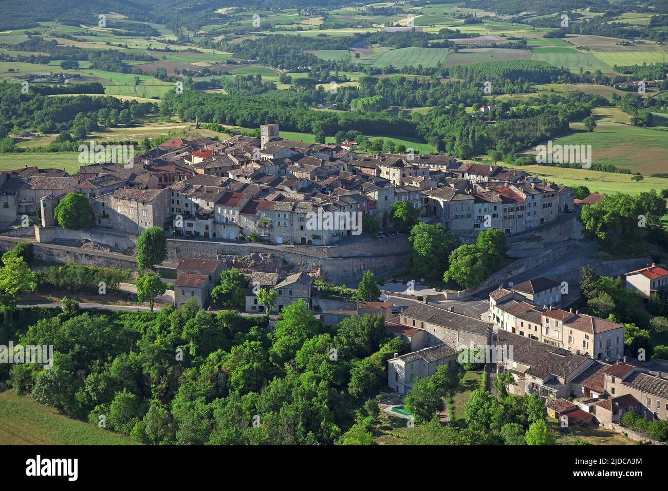 France, Tarn Castelnau-de-Montmiral, village classé, vue aérienne Banque D'Images