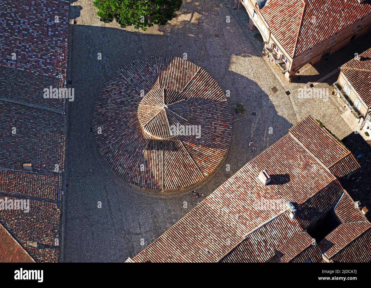 France, Tarn-et-Garonne, village d'Auvillar, la salle circulaire (photo aérienne) Banque D'Images