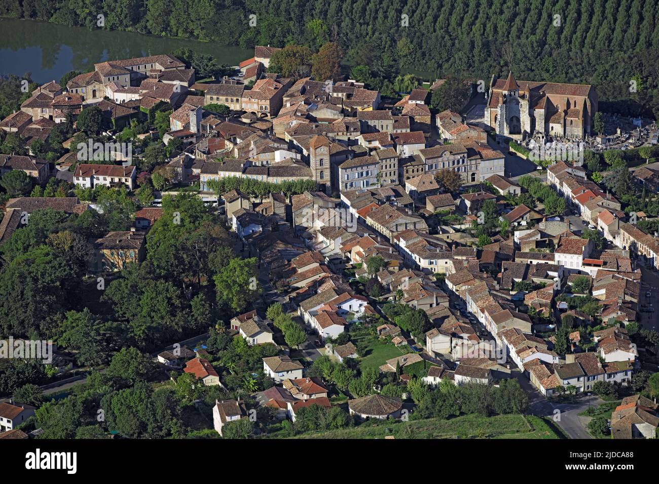 France, Tarn-et-Garonne, Auvillar, village situé sur les rives de la Garonne (photo aérienne) Banque D'Images